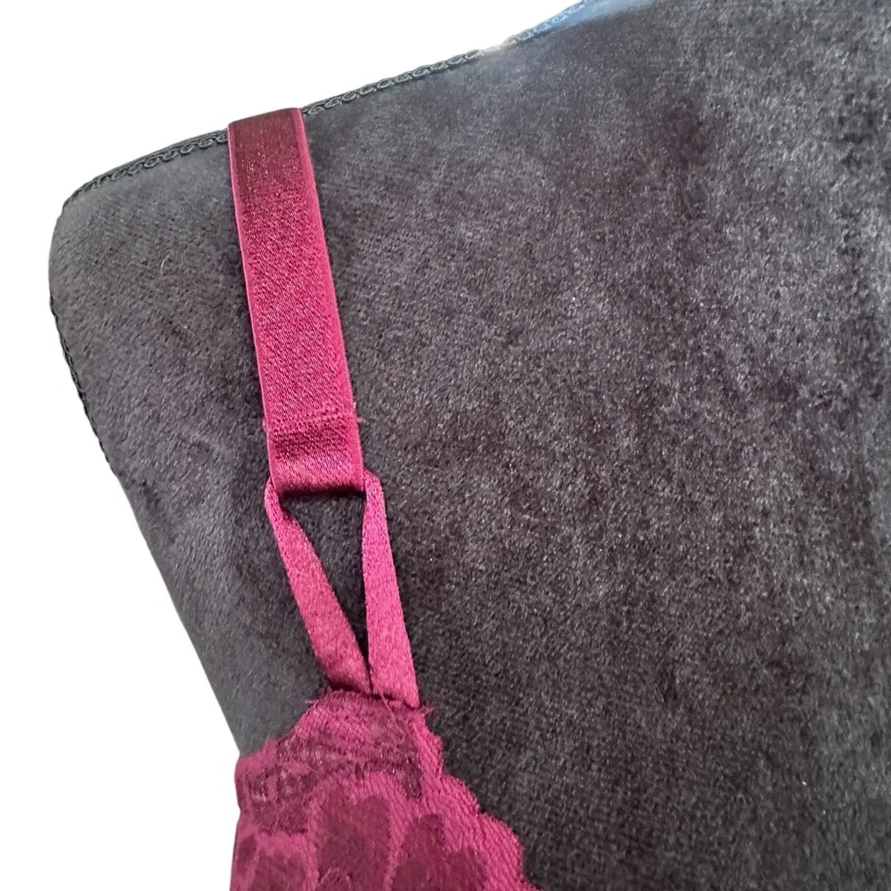 Victoria’s Secret Burgundy‎ Lace Padded no wire Bra size 38DDD